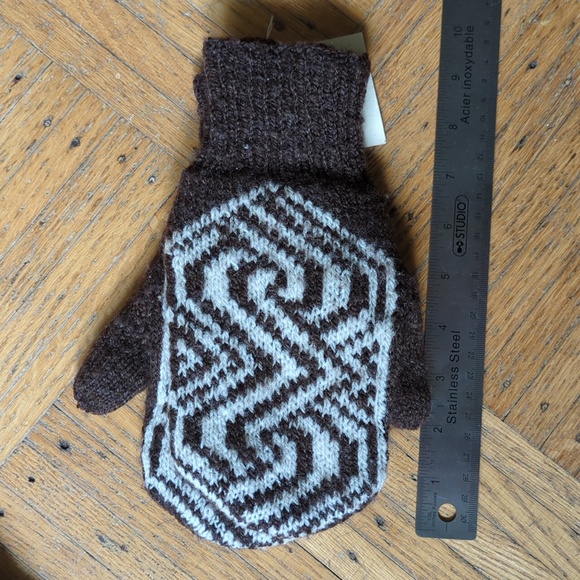 Handspun Wool Double Knit Toque / Beanie and Mitts - Picture 6 of 6